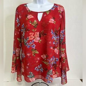 Cabi Red Floral Print Top Sz Small Bell Sleeves Keyhole Neckline Style 3590